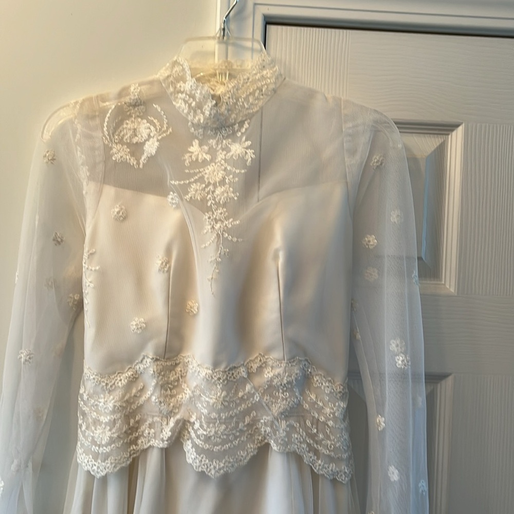 Vintage- wedding dress! Stunning 😍!! Elegant White Lace Dress-